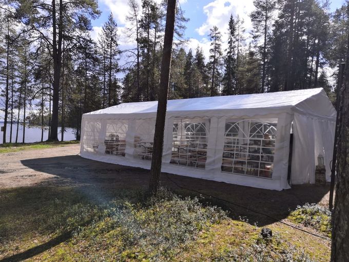 Vuokrataan juhlateltta 5 x 10 m vuokra 100,00€/tapahtuma. Hinta 1.1.2023 alkaen 120,00€/tapahtuma.Vuokrattavana useampi teltta. Teltan paino varusteineen noin 200 kg.