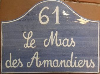 Fond couleur , filet , typo blanche ...