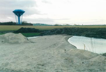 Indkørsel ved hus nr. 60. Ca. april 2000.