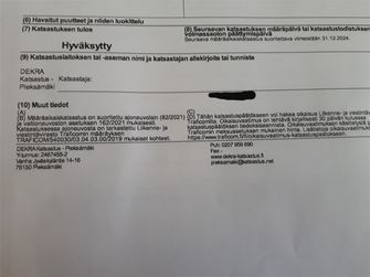 Vähän jännitti kun vietiin Lauri-Matilda katsastukseen, että kuinka käy. Ennen katsastusta tarkistettiin kyllä kaikki valot, vilkut, jarrut, renkaat ynnä muut että ei ole mikään pielessä, silti se katsastustilanne jännitti. Leima tuli ja nyt vaunumme on virallisesti valmis reissuja varten.