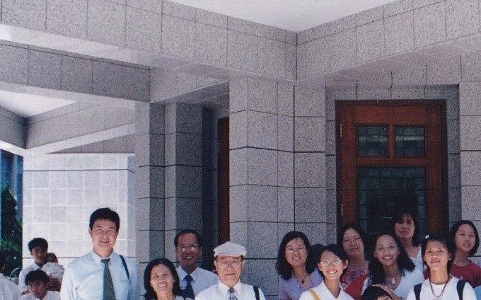 台北聖殿前留影