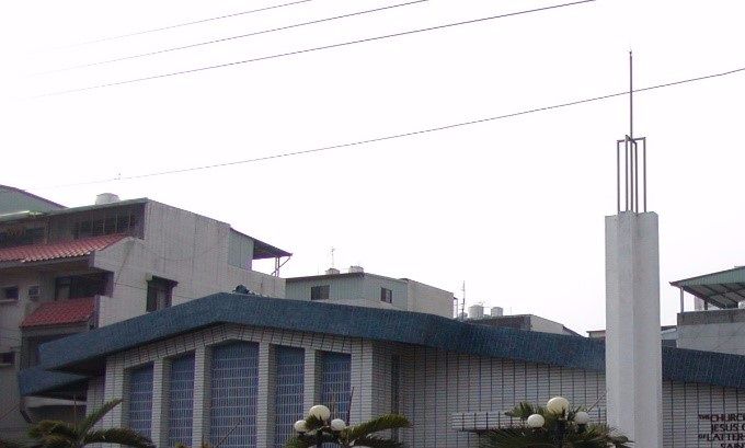 楠梓支會教堂- 1983年落成，1985年奉獻
高雄市楠梓區壽民路185號