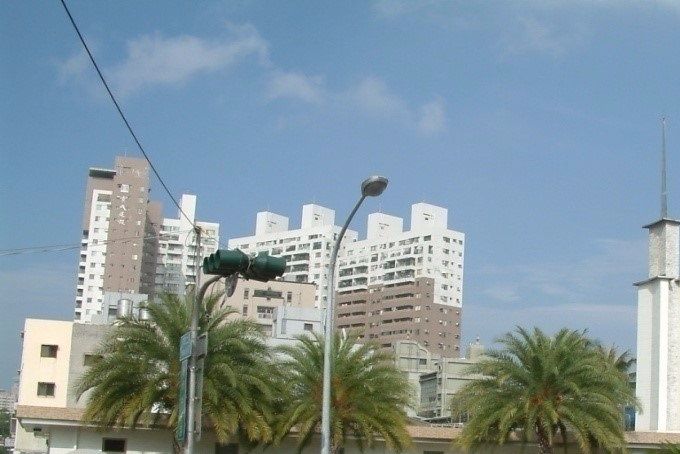 市中教堂 (西高雄支聯會中心) – 1965年落成，1982年1月31日由韓馬里安長老奉獻
高雄市前金區市中一路292號