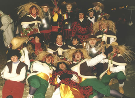 Boer mè stront, zoekt vraa mè grond om saumen van ons gat te geven