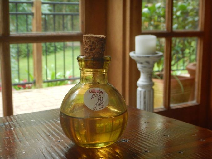 Sesame Oil is recommended for Ayurvedic Self Massage. It is excellent for dry skin and itchy skin conditions and is nourishing and warming, good for Vata, stress and anxiety.