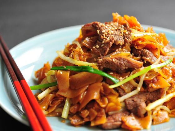 牛炒河粉 Pate de riz sauté au bœuf