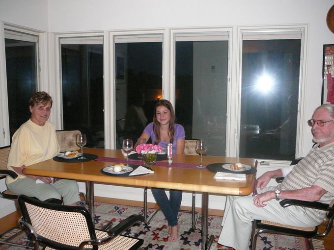 Mom et Dad avec Véronique. C'est Véro et moi qui avions fait le souper ce soir-là.