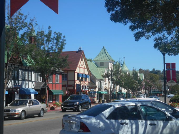Le petit village danois de Solvang, à une quarantaine de minutes de Santa Barbara, de l'autre côté des montagnes de Santa Inez.
