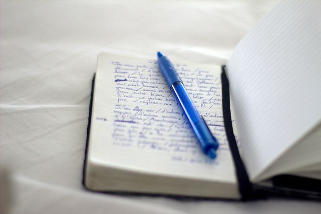 On dit que la mémoire est une faculté qui oublie... 
Depuis plusieurs années, je note mes observations et mes pensées dans mon carnet, afin de ne pas oublier... 
Ne pas oublier d'où je viens, ce que la vie m'a appris, les moments forts que j'ai vécus. 
J'ai décidé de partager certaines histoires avec vous, d'abord pour assouvir ma passion d'écrire, mais aussi pour vous divertir. 

 Le Carnet d'Élaine vous est ouvert. Bonne lecture!