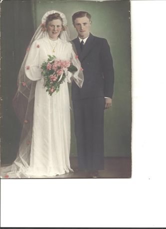 Billede af mor og far, Gerda Marie Elisabeth Hansen og Viktor Andreas Børgesen. viet i Stokkemarke kirke 21. maj 1943.