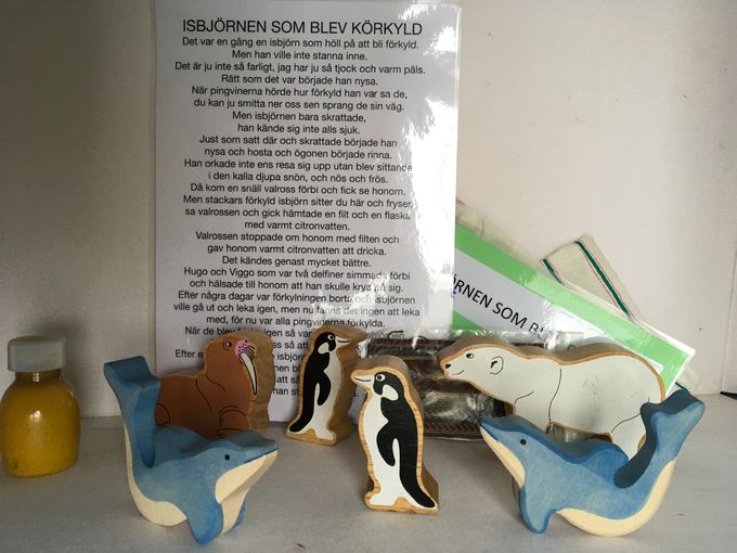 SAGOPÅSEN ISBJÖRNEN SOM BLEV FÖRKYLD
Artnr AA26  380kr Tema Vad gör man när man blir sjuk.
