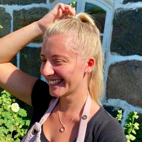 ÖRHÄNGE ERIKA 13 MM OCH HALSBAND DET ORDNAR SIG 