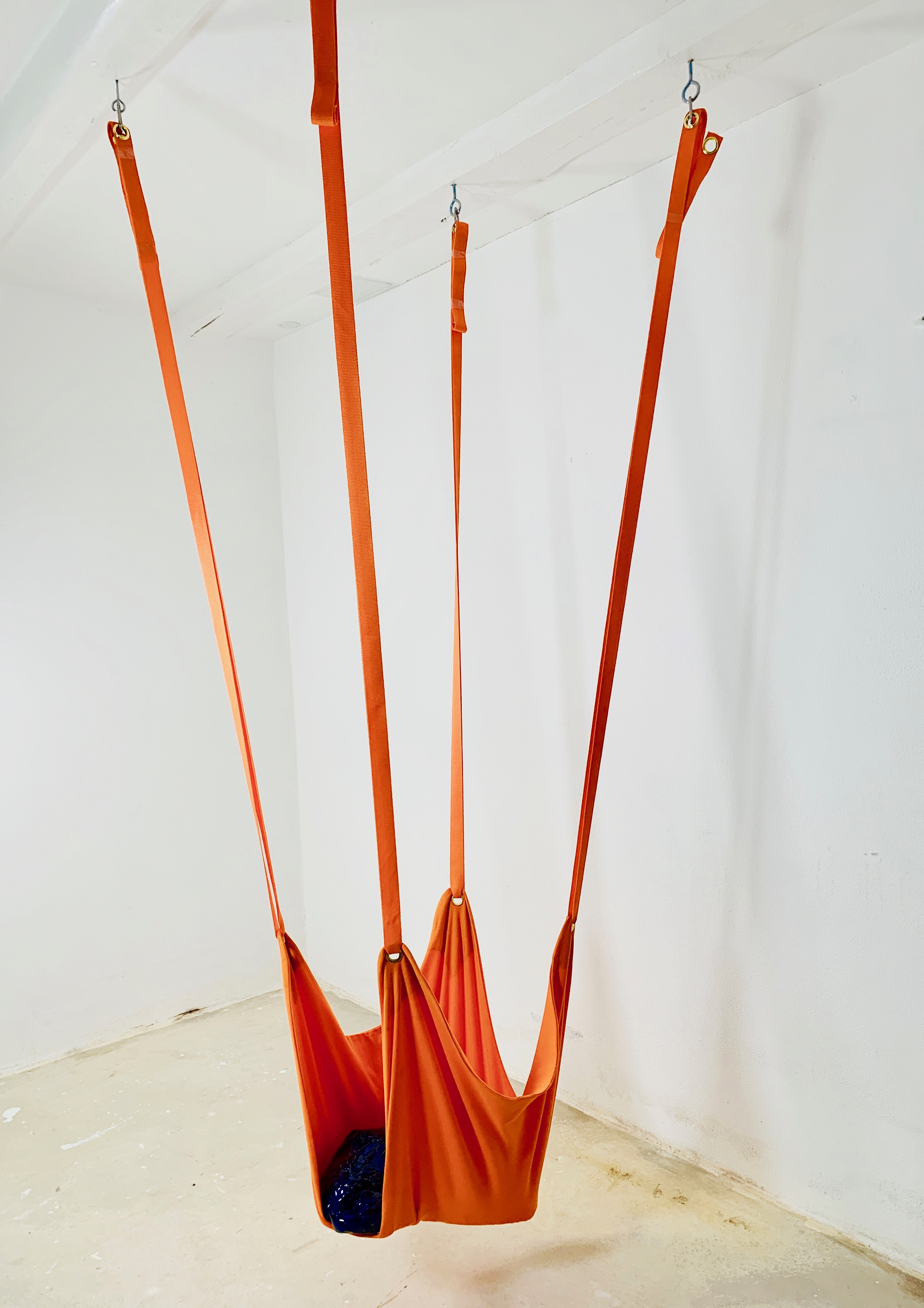 "Extended Gravity"#6, 2022, stof, stentøj, 220x70x78 cm.