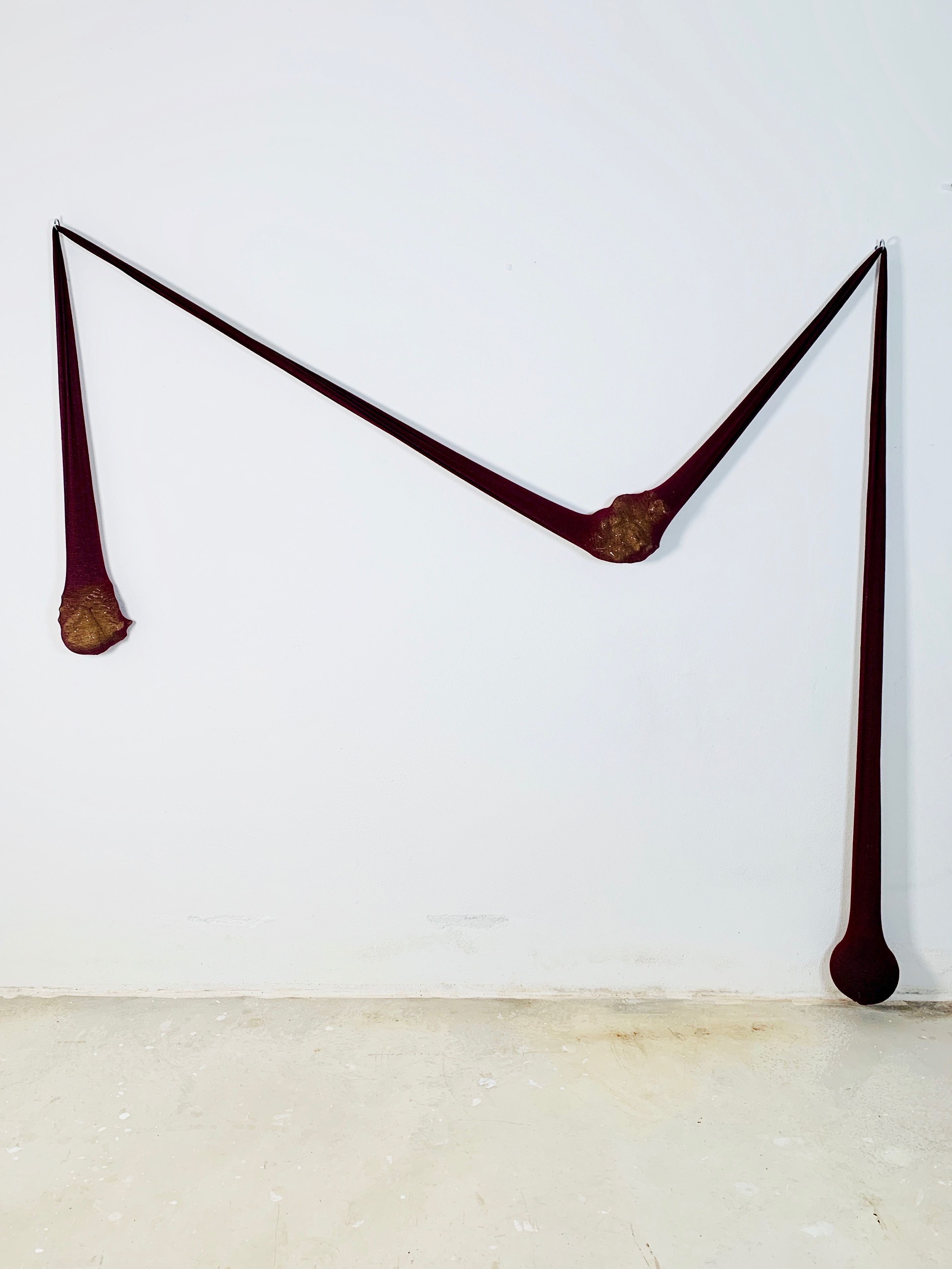 "Extended_Gravity"#5,2022, stof, stentøj, 170x186x16 cm.