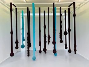 "Extended Gravity" #1 2021, stof, stentøj, 220x260x130 cm