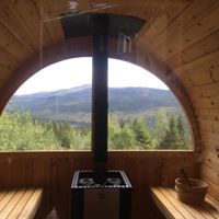 "Fjällpanorama Bastu: En Oas av Värme med Natursköna Höjder"