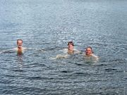 Claus Bobbie og Morten i søen i Rydsnäs