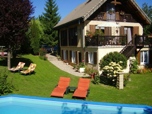 Le Gîte et son jardin.