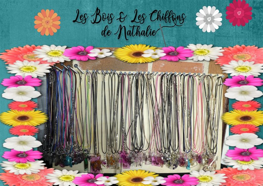 une centaine de colliers résine