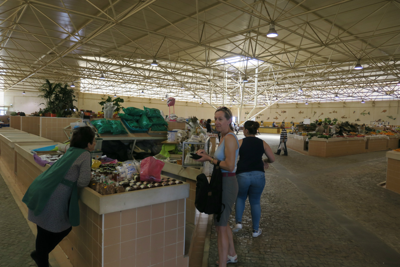 E bësschen Hunneg kafen