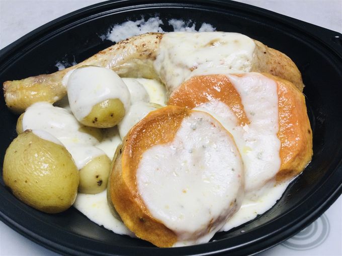 Cuisse de poulet rôti sauce ail et fine herbes, pomme de terre grenaille et patate douce