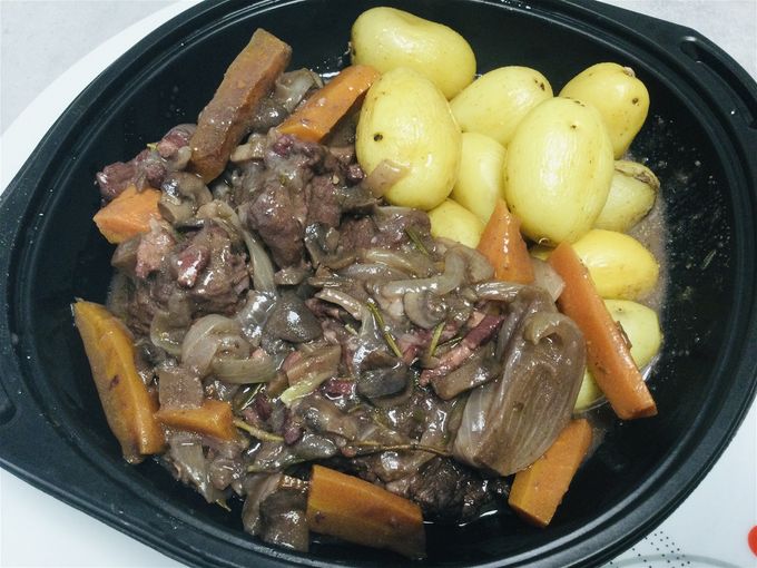 Bœuf bourguignon et pomme de terre grenaille