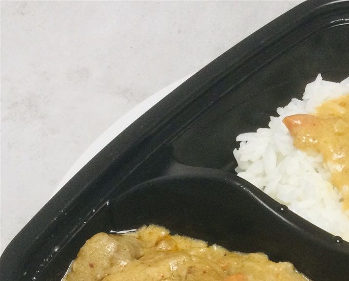 Sauté d’agneau au curry, lait de coco & riz thaï