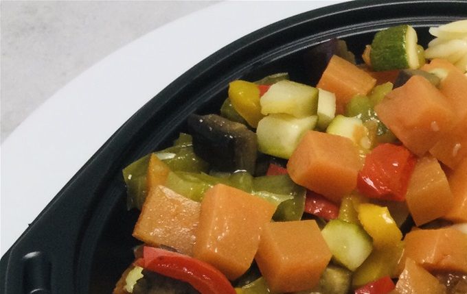 Saumon laqué aux saveurs asiatiques & légumes confits, pâtes  à l’avoine
