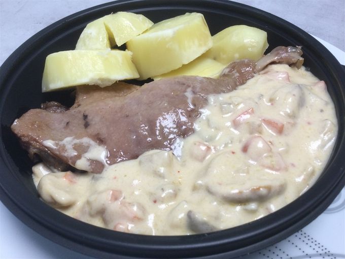 Cuisse de canard rôti aux cèpes & pomme de terre