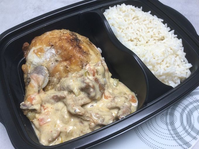 Suprême de volaille aux girolles & riz