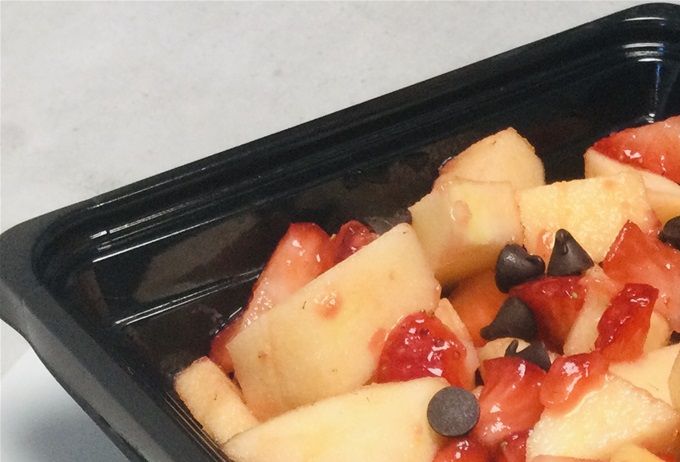 Salade de fraise, pomme et chocolat