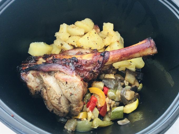 Souris d’agneau confite & légumes confits, pomme de terre rôti