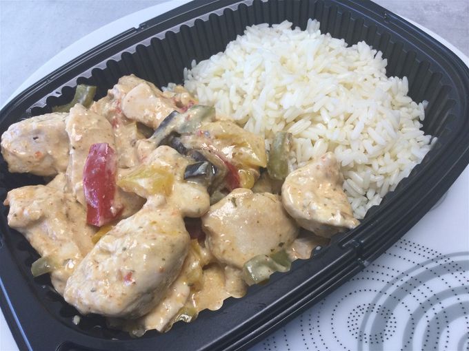 Fricassée de poulet à la mexicaine, ses légumes & riz