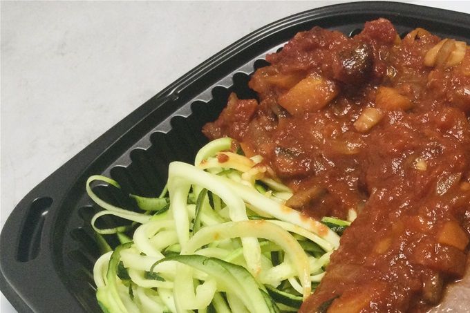 Filet de bœuf farcis, sauce provençale & tagliatelles de courgettes, pomme de terre grenaille rôti