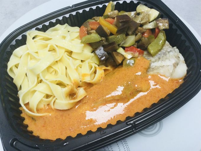 Queue de lotte au lait de coco curry & légumes confits, pâtes fraîches