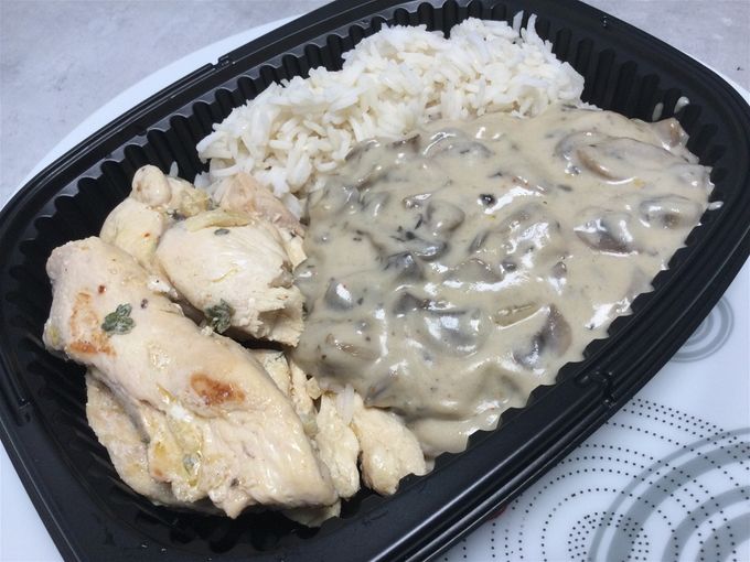 Filet de poulet mariné au thym citronné & champignons à la crème, pâtes
