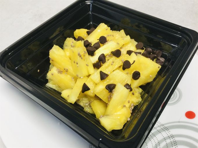 Tartare d’ananas, graines de chia, chocolat