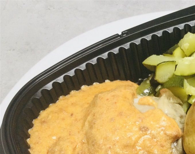 Lapin sauce crémeuse aux chorizo & courgettes, pomme de terre grenaille rôti