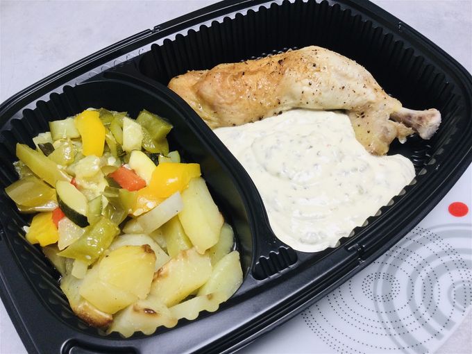 Cuisse de poulet rôti sauce ail, fines herbes & légumes confits, pomme de terre rôti