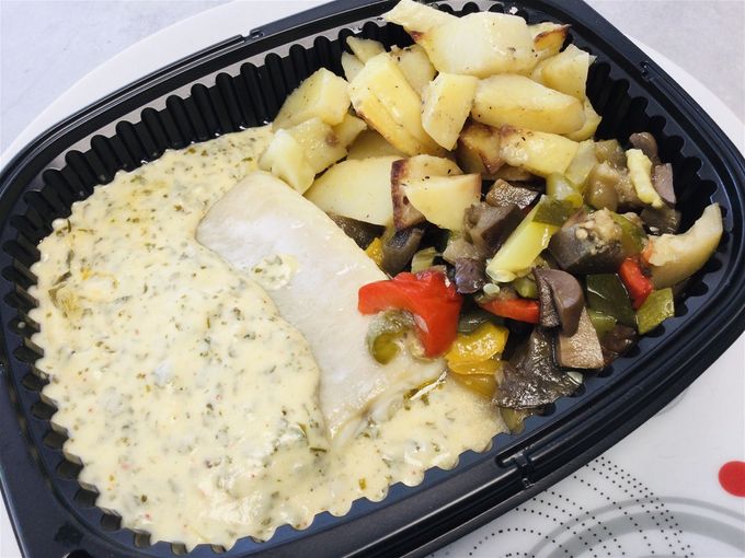 Filet de loup sauce à l’oseille & légumes confits, pomme de terre rôti