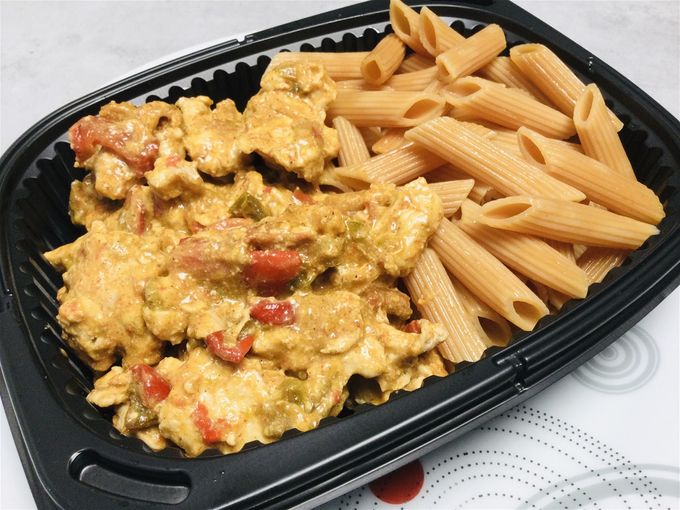 Sauté de dinde tandoori et ses légumes & pâtes aux lentilles de corail