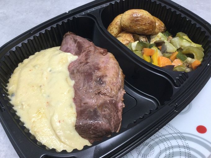 Magret de canard sauce roquefort & légumes  confits, pomme de terre rôti