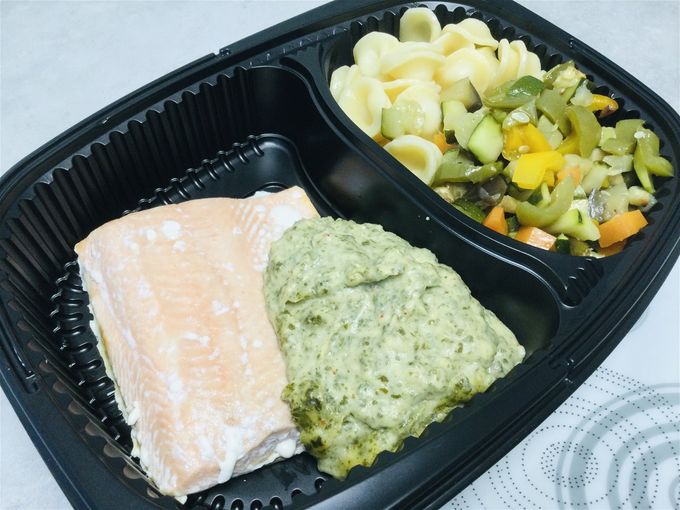 Pavé de saumon sauce à l’oseille & légumes confits, pâtes