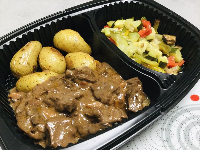 Sauté de bœuf aux morilles & pomme de terre rôti, légumes confits
