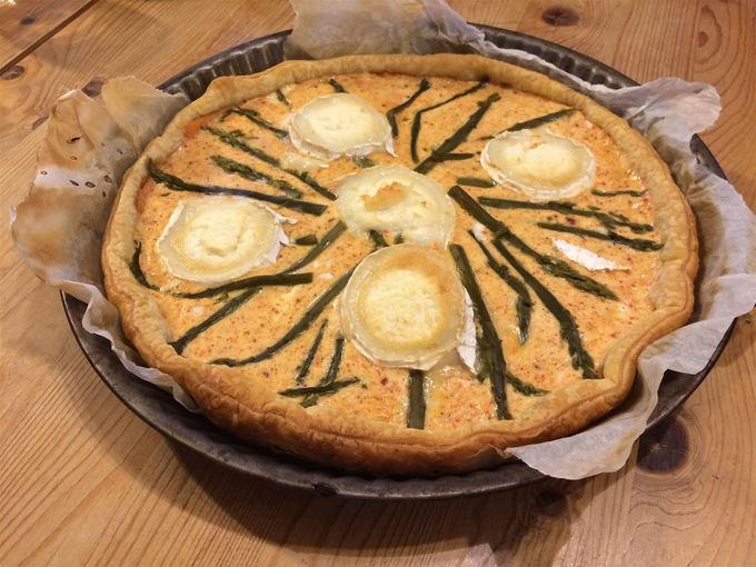 Quiche saumon, asperges, fromage de chèvre