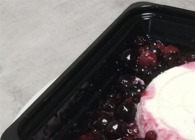 Faisselle et ses  fruits rouges