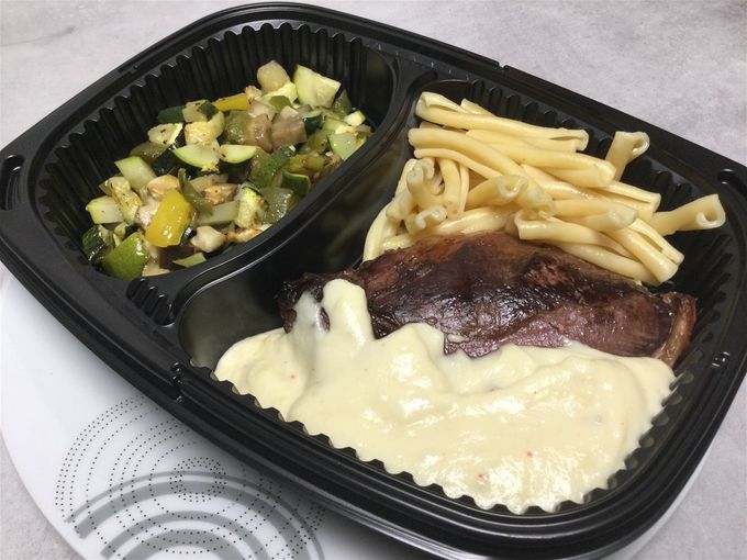 Magret de canard sauce roquefort & pâtes, légumes confits