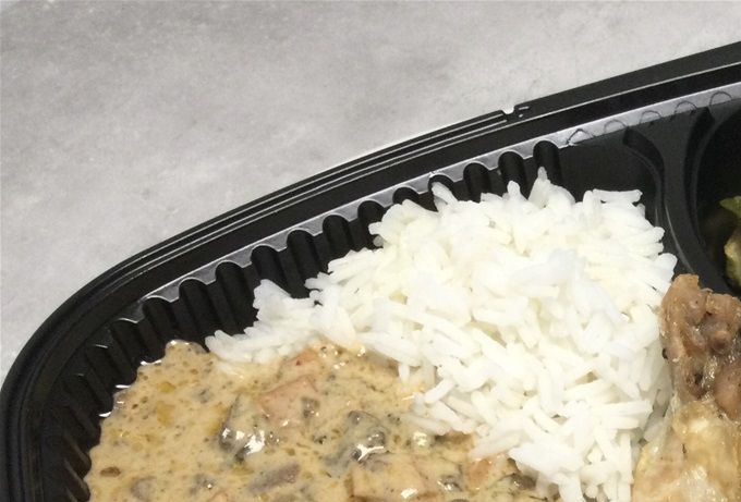 Suprême de volaille aux morilles & ririz basmati, légumes confits