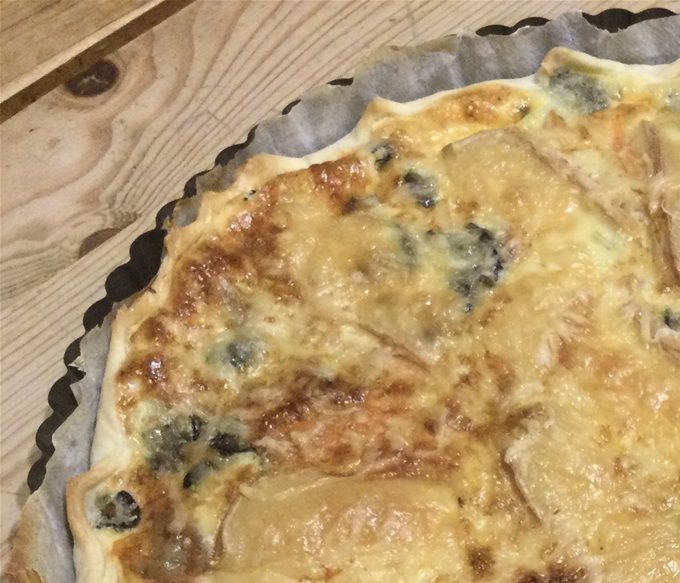 Quiche aux champignons de nos collines, saumon, foundré ( fromage des alpes)