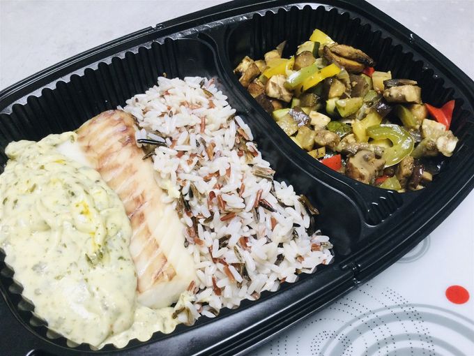Dos de cabillaud sauce à l’oseille & légumes confits, riz